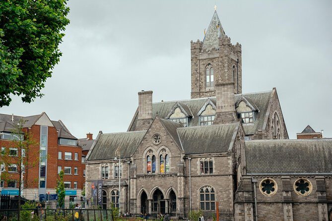 Full Coverage Dublin PRIVATE City Tour With Locals - Meeting at Molly Malone and Getting Your Bearings in Minutes