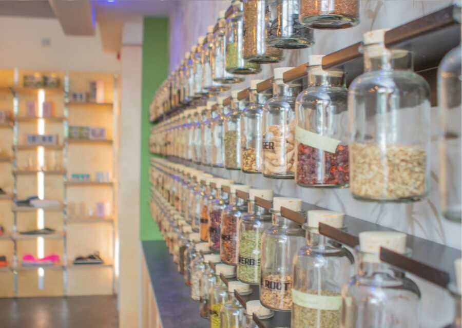 Gin School, distill you own gin, cocktails, tastings, food - Who should book this gin school (and who might skip it)