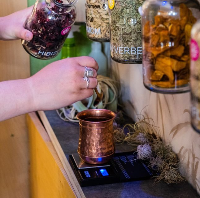 Gin School, distill you own gin, cocktails, tastings, food - A 2-hour plan that ends with a real bottle you made