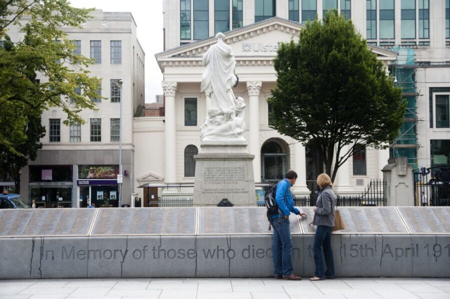 Northern Ireland 3-Day Tour from Dublin - A 3-day route that strings Belfast, the Causeway, and Derry together