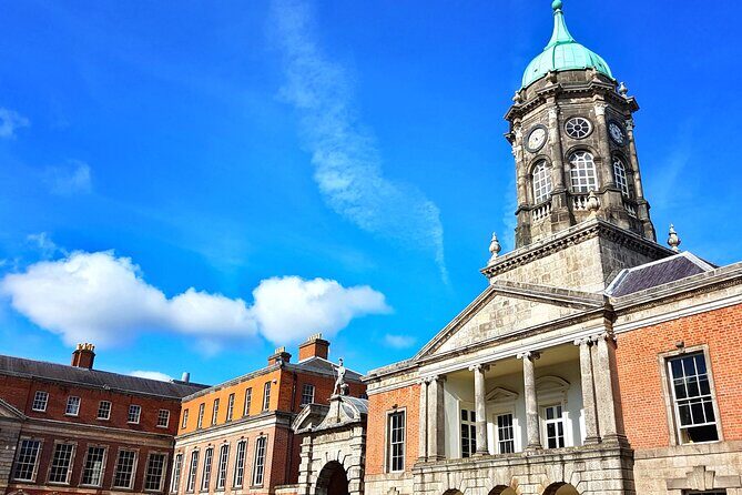 Private Fantastic Walking Tour of Dublin - Leinster House, St Stephen’s Green, and O’Connell Street’s Big-Picture Dublin