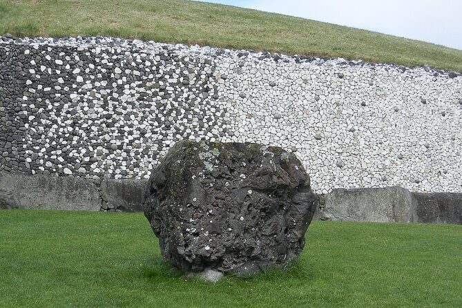Private Luxury Tour of Newgrange and The Hill of Tara - Stop 1: Newgrange and the Pear-Shaped Chamber You’ll Remember