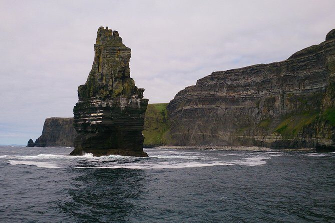 Private tour to the Cliffs of Moher guided in Spanish - Burren National Park stop: short time, sharp effect