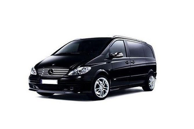 Private Transfer from Dublin city Center to Dublin airport One way Minivan - Where Pickup Really Works in Central Dublin