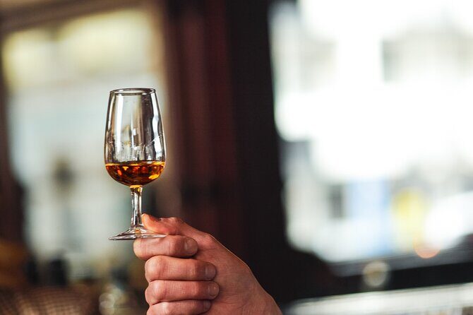 Sip and Stroll Whiskey History Walking Tour in Dublin - Dublin’s Liberties: why this whiskey story is better on foot