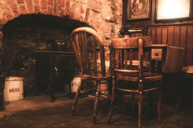 The Black Experience Pub Tour - Oscar Wilde House stop: literature Dublin meets pub Dublin