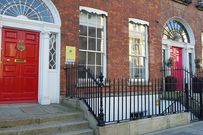 The Dublin Private Walking Tour - College Green and Trinity College: where Ireland’s institutions show up in stone