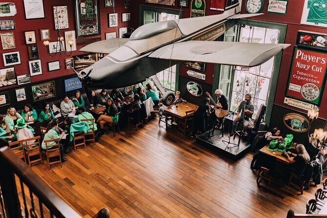 The Irish Dance Party in Dublin - Food and drinks: full bar, but eat before if you want a meal