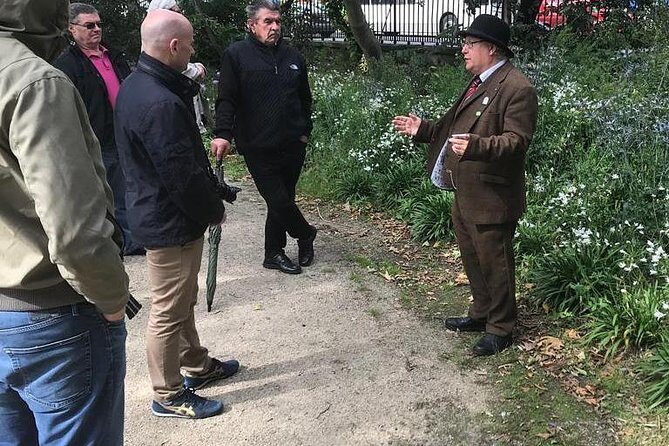 Walking tour in Merrion Square Park - Dublin Rogues Tour - Stop 2: circling Merrion Square with Daniel O’Connell and the statues